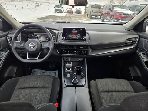 Used 2024 Nissan Rogue SV image 17