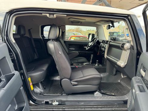 Used 2014 Toyota FJ Cruiser 4WD w/ Upgrade Package image 37