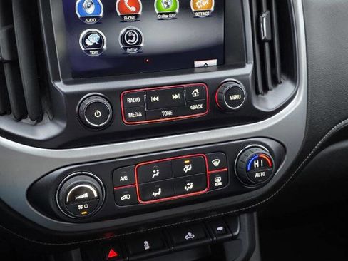 Used 2015 GMC Canyon SLE image 16