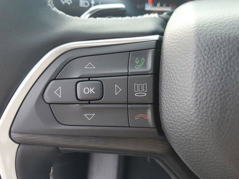 New 2025 Jeep Grand Cherokee Altitude image 31