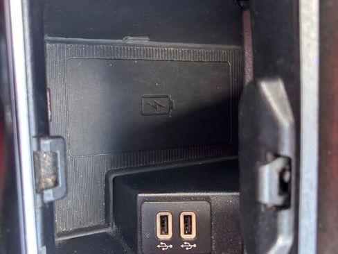 Used 2019 Ford Edge Titanium image 26