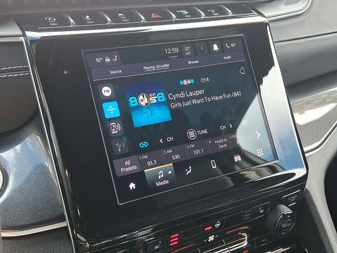 Used 2023 Jeep Grand Cherokee Altitude image 17