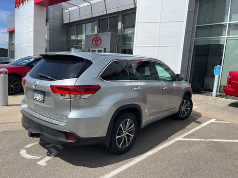 Used 2017 Toyota Highlander XLE image 6