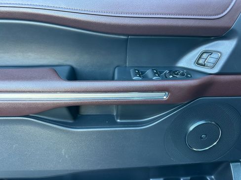 Used 2023 Ford Expedition Limited image 11