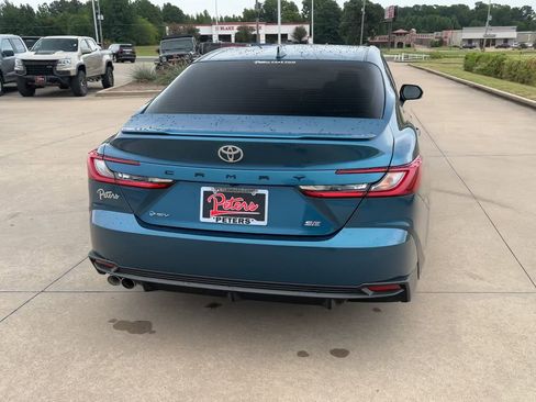 Used 2025 Toyota Camry SE image 8
