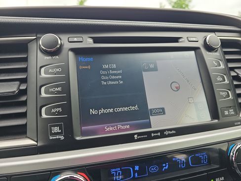 Used 2017 Toyota Highlander Limited FWD image 23