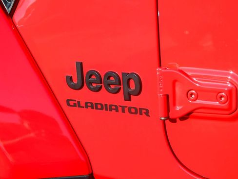 Used 2022 Jeep Gladiator Sport image 6