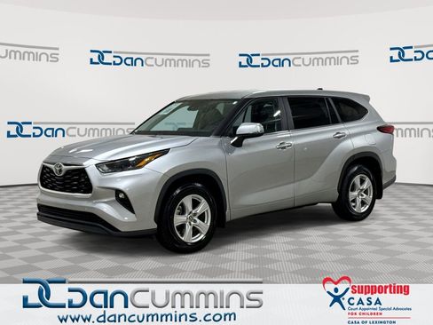Used 2023 Toyota Highlander LE image 1