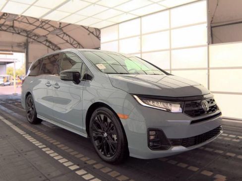 Used 2025 Honda Odyssey Sport-L image 4