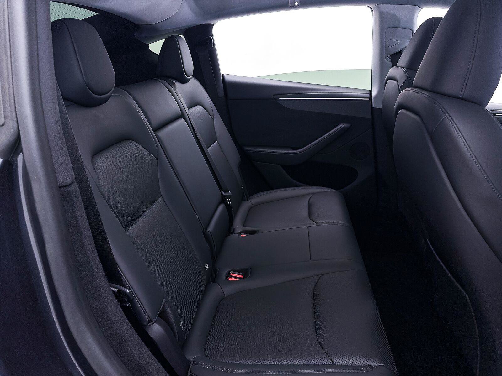 Used 2026 Tesla Model Y 2WD image 32