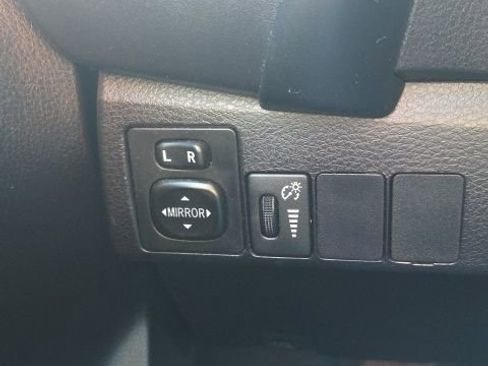 Used 2018 Toyota Corolla LE image 18