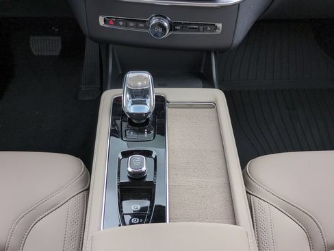 New 2026 Volvo XC90 B6 Plus w/ Protection Package Premier AWD/4WD image 14
