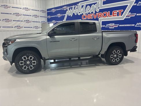 Used 2026 Chevrolet Colorado Z71 w/ Technology Package AWD/4WD image 3