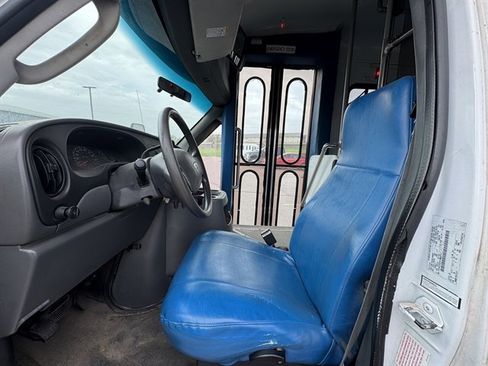 Used 2003 Ford E-350 and Econoline 350 Super Duty RWD image 5