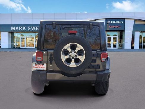 Used 2017 Jeep Wrangler Unlimited Sahara image 27