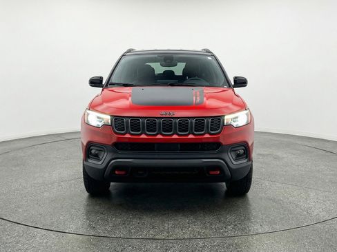 Used 2025 Jeep Compass Trailhawk AWD/4WD image 2