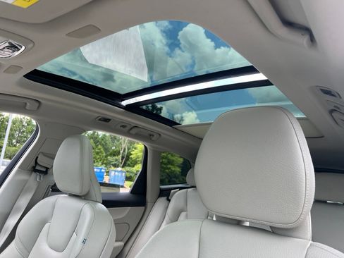 Used 2019 Volvo XC60 T5 Momentum w/ Premium Package FWD image 22