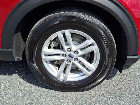 Used 2021 Ford Explorer XLT w/ Equipment Group 202A AWD/4WD image 8