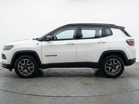 Used 2025 Jeep Compass Trailhawk image 5