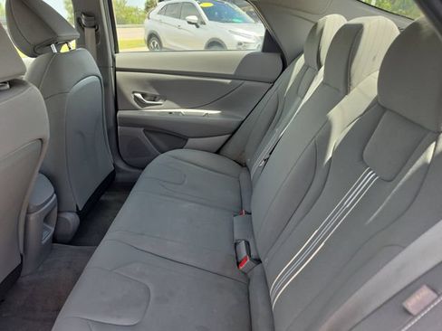 Used 2024 Hyundai Elantra SEL FWD image 11