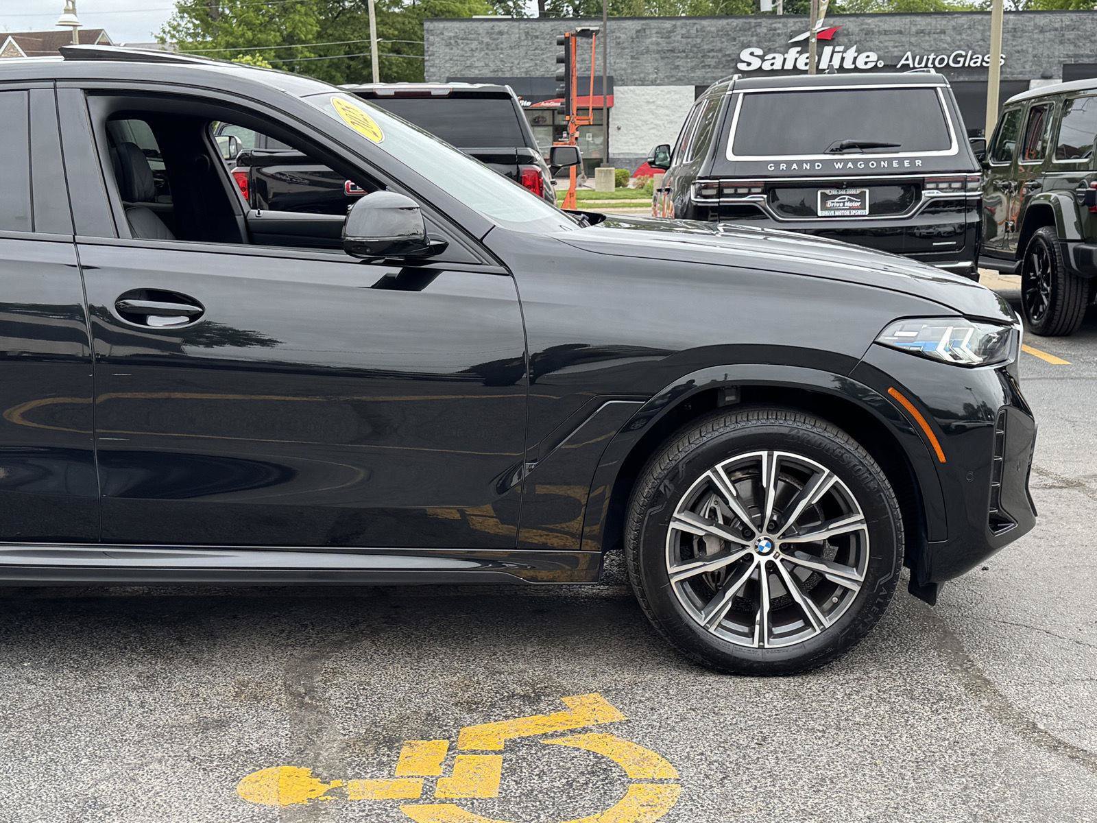 Used 2025 BMW X6 xDrive40i AWD/4WD image 11