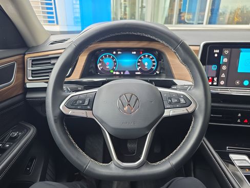 Used 2024 Volkswagen Atlas SE image 15