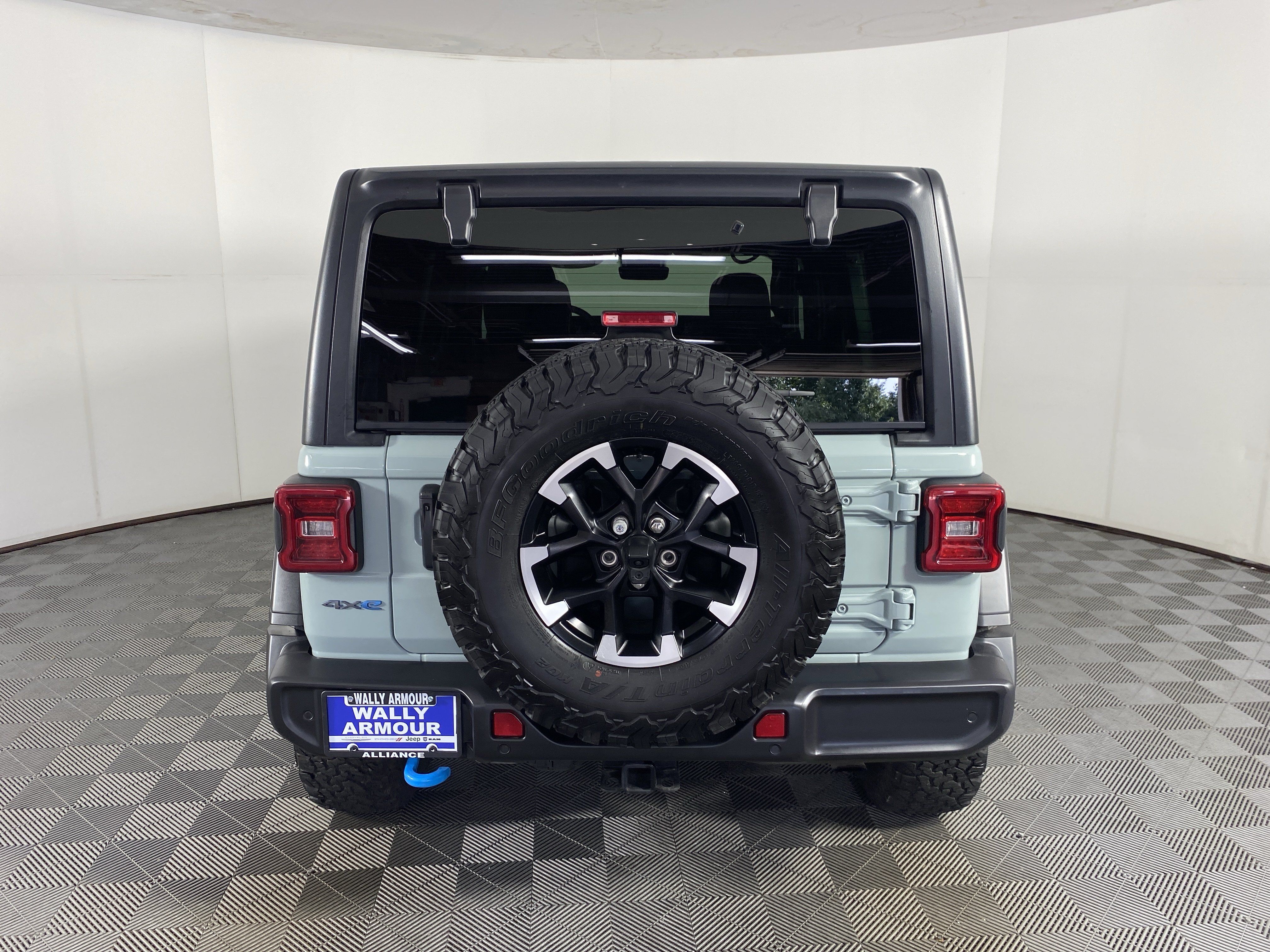 Used 2024 Jeep Wrangler Unlimited Rubicon 4xe w/ Technology Group AWD/4WD image 9