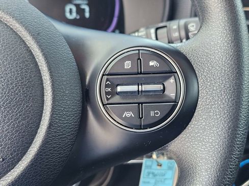 Certified 2025 Kia Soul LX w/ LX Technology Package FWD image 22