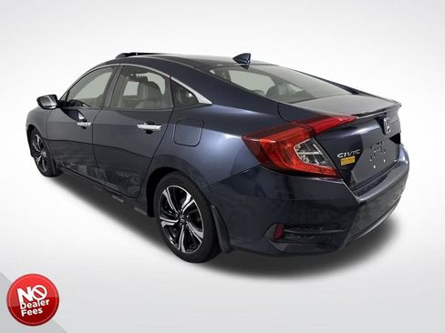 Used 2018 Honda Civic Touring image 5