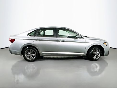 Used 2024 Volkswagen Jetta SE image 8