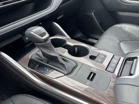 Used 2020 Toyota Highlander Limited image 23
