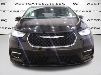 Used 2024 Chrysler Pacifica Touring-L video 2