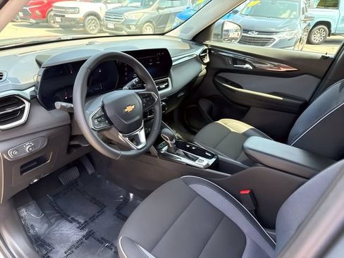 Used 2025 Chevrolet TrailBlazer LT w/ Convenience Package AWD/4WD image 15
