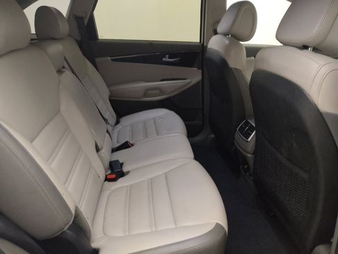 Used 2016 Kia Sorento SX FWD image 19