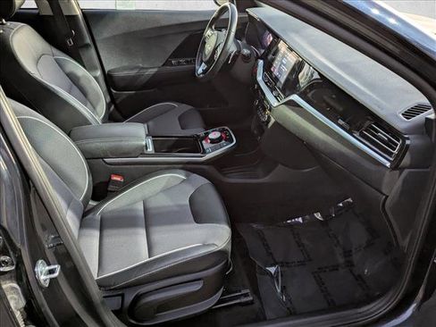 Used 2022 Kia Niro EX image 20