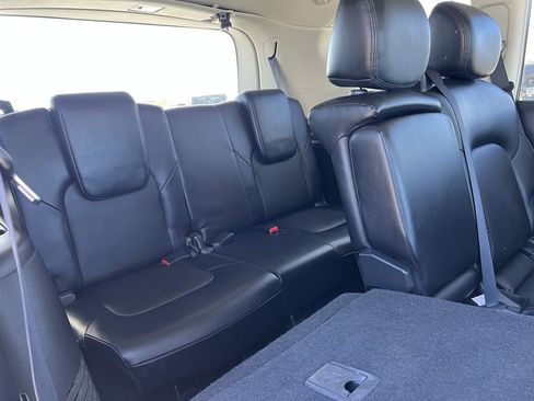Used 2024 Nissan Armada SV image 7