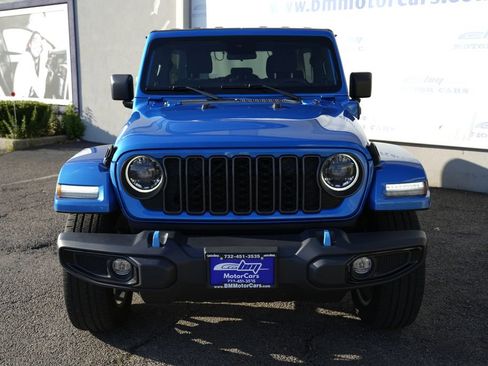 Used 2024 Jeep Wrangler Unlimited w/ Convenience Group AWD/4WD image 5