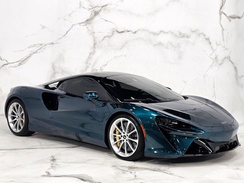 Used 2023 McLaren Artura image 4