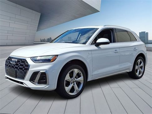 Used 2023 Audi Q5 2.0T Premium Plus w/ Premium Plus Package image 3