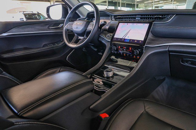 Used 2022 Jeep Grand Cherokee Limited RWD image 39