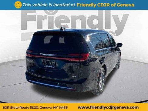 New 2026 Chrysler Pacifica Select image 5