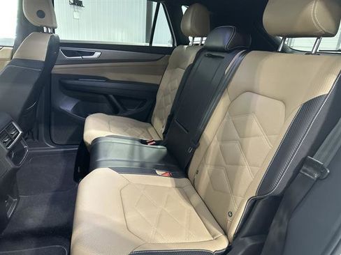 Certified 2024 Volkswagen Atlas Cross Sport SE image 18