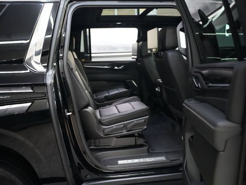 Used 2021 GMC Yukon XL Denali w/ Denali Ultimate Package AWD/4WD image 34