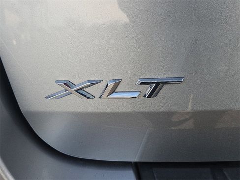 Used 2022 Ford Explorer XLT w/ Equipment Group 202A image 15