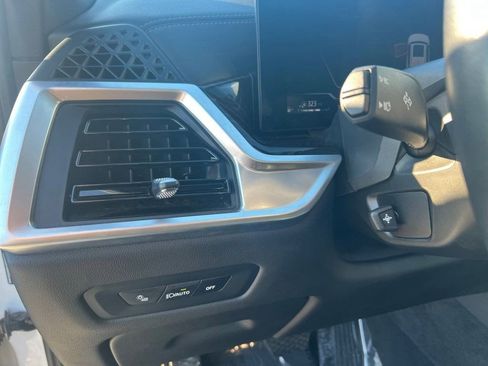 Used 2025 BMW X5 xDrive50e image 14