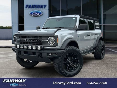 Used 2021 Ford Bronco Black Diamond image 1