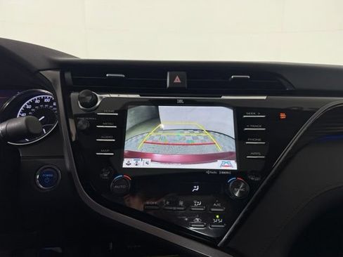 Used 2020 Toyota Camry XLE w/ Sunroof Package FWD image 21