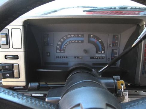 Used 1991 Chevrolet S10 Pickup 4WD 2-Door image 32