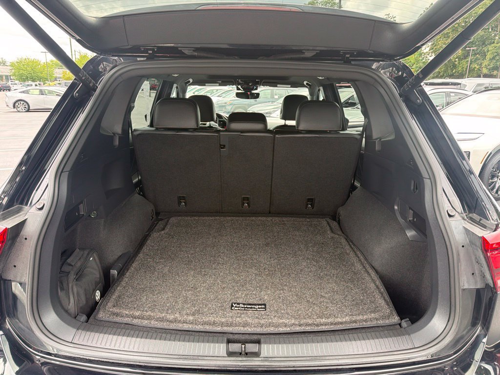 Used 2022 Volkswagen Tiguan SE R-Line AWD/4WD image 9