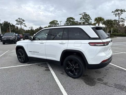 Used 2023 Jeep Grand Cherokee Limited w/ Black Appearance Package image 5